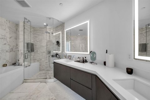 Condo in Miami, Florida, 2 bedrooms № 1972493 - photo 16