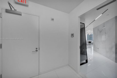 Condo in Miami, Florida, 2 bedrooms № 1972493 - photo 8