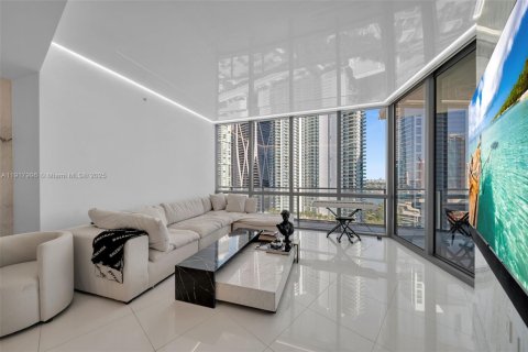 Condo in Miami, Florida, 2 bedrooms № 1972493 - photo 3