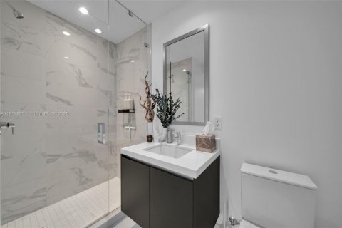 Condo in Miami, Florida, 2 bedrooms № 1972493 - photo 11