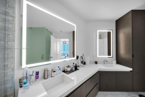 Condo in Miami, Florida, 2 bedrooms № 1972493 - photo 22