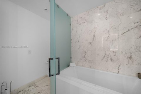 Condo in Miami, Florida, 2 bedrooms № 1972493 - photo 21