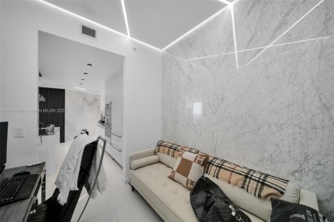 Condo in Miami, Florida, 2 bedrooms № 1972493 - photo 28