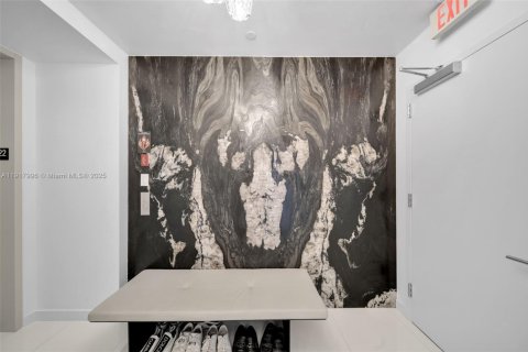 Condo in Miami, Florida, 2 bedrooms № 1972493 - photo 6