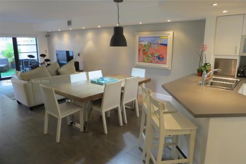 Townhouse in Aventura, Florida 3 bedrooms, 158.58 sq.m. № 1856942 - photo 5