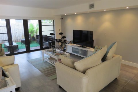 Touwnhouse à louer à Aventura, Floride: 3 chambres, 158.58 m2 № 1856942 - photo 2