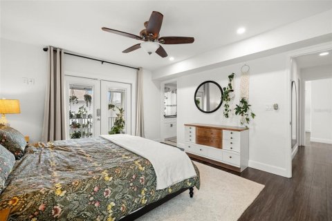 House in Treasure Island, Florida 3 bedrooms, 166.2 sq.m. № 1866074 - photo 17