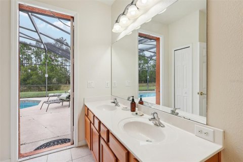 House in Davenport, Florida 4 bedrooms, 156.91 sq.m. № 2231474 - photo 16