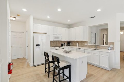 House in Davenport, Florida 4 bedrooms, 156.91 sq.m. № 2231474 - photo 4