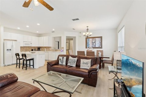 House in Davenport, Florida 4 bedrooms, 156.91 sq.m. № 2231474 - photo 8