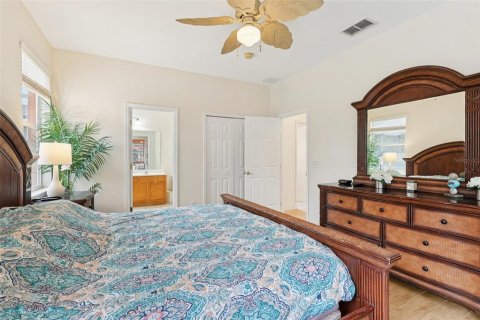 House in Davenport, Florida 4 bedrooms, 156.91 sq.m. № 2231474 - photo 18