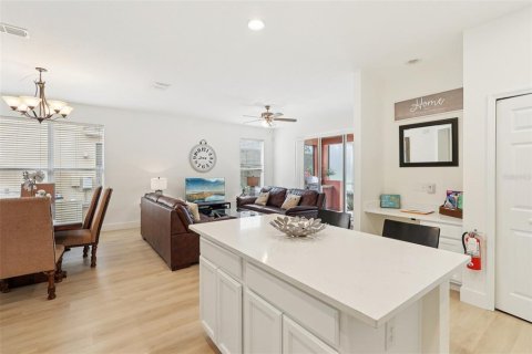 House in Davenport, Florida 4 bedrooms, 156.91 sq.m. № 2231474 - photo 6
