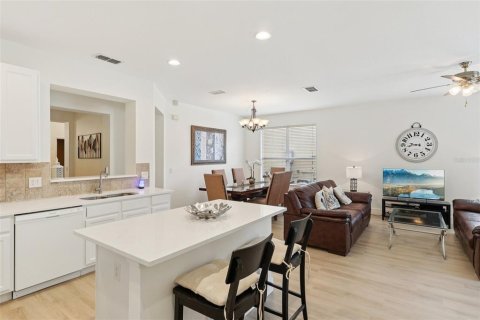 House in Davenport, Florida 4 bedrooms, 156.91 sq.m. № 2231474 - photo 5