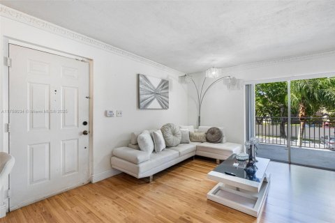 Copropriété à vendre à Hialeah, Floride: 2 chambres, 102.75 m2 № 1985294 - photo 1