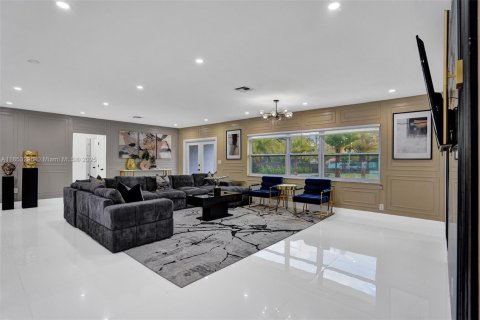 Villa ou maison à vendre à Miami, Floride: 5 chambres, 257.71 m2 № 1872365 - photo 12