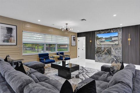 Villa ou maison à vendre à Miami, Floride: 5 chambres, 257.71 m2 № 1872365 - photo 16
