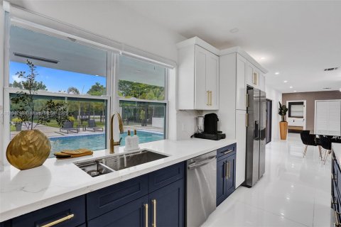 Villa ou maison à vendre à Miami, Floride: 5 chambres, 257.71 m2 № 1872365 - photo 28