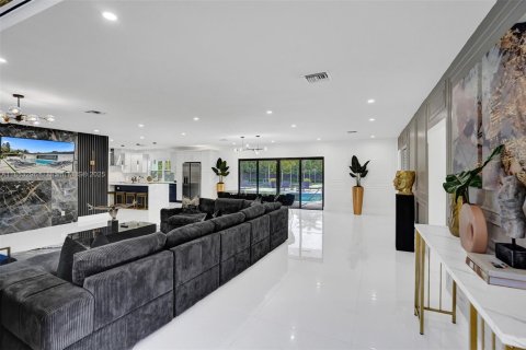Villa ou maison à vendre à Miami, Floride: 5 chambres, 257.71 m2 № 1872365 - photo 18