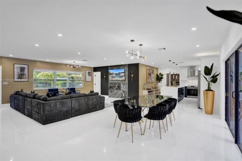 Villa ou maison à vendre à Miami, Floride: 5 chambres, 257.71 m2 № 1872365 - photo 24