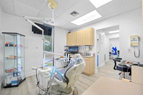Immobilier commercial à Pembroke Pines, Floride № 2170650