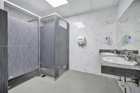 Immobilier commercial à vendre à Pembroke Pines, Floride № 2170650 - photo 22
