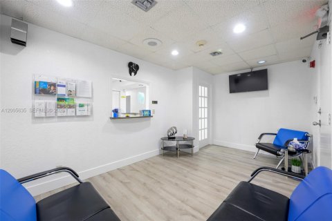 Immobilier commercial à vendre à Pembroke Pines, Floride № 2170650 - photo 21