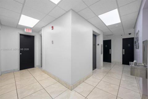 Immobilier commercial à vendre à Pembroke Pines, Floride № 2170650 - photo 23