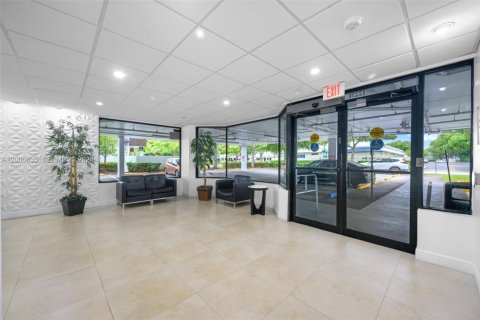 Immobilier commercial à vendre à Pembroke Pines, Floride № 2170650 - photo 25