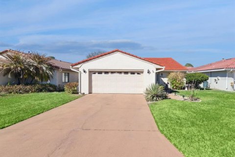 House in Winter Haven, Florida 3 bedrooms, 147.34 sq.m. № 2101423