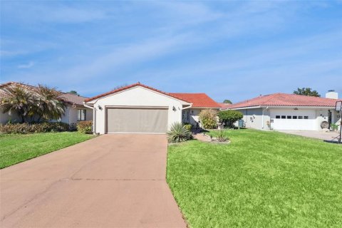 House in Winter Haven, Florida 3 bedrooms, 147.34 sq.m. № 2101423 - photo 3