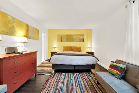 Condo in Hollywood, Florida, 2 bedrooms  № 1812384 - photo 21