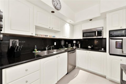 Condo in Hollywood, Florida, 2 bedrooms  № 1812384 - photo 16