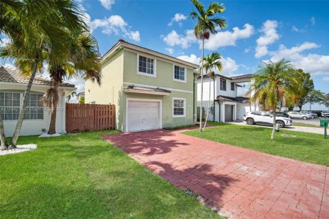House in Miami, Florida 5 bedrooms, 222.04 sq.m. № 1645222 - photo 3