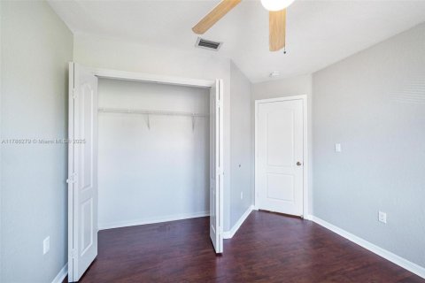 House in Miami, Florida 5 bedrooms, 222.04 sq.m. № 1645222 - photo 26
