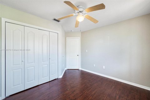 House in Miami, Florida 5 bedrooms, 222.04 sq.m. № 1645222 - photo 25