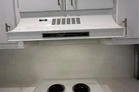 Снять в аренду кондоминиум в Майами, Флорида 1 спальня, 62.34м2, № 1956363 - фото 8