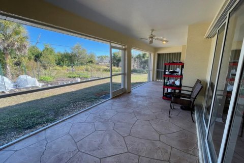 House in Englewood, Florida 3 bedrooms, 163.42 sq.m. № 2416943 - photo 2