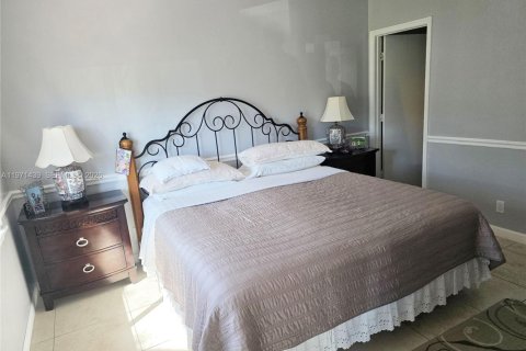 Townhouse in Miramar, Florida 3 bedrooms, 108.7 sq.m. № 2032272 - photo 14