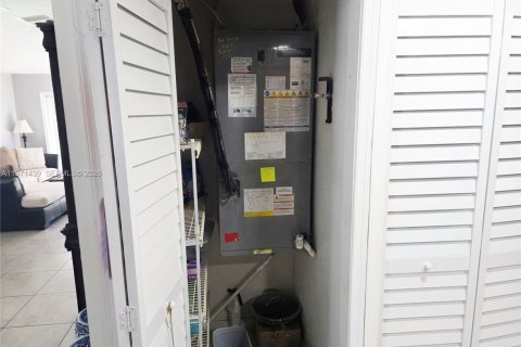 Townhouse in Miramar, Florida 3 bedrooms, 108.7 sq.m. № 2032272 - photo 22