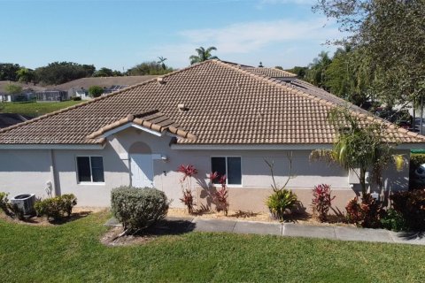 Townhouse in Miramar, Florida 3 bedrooms, 108.7 sq.m. № 2032272