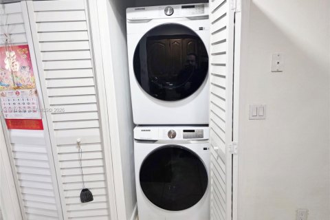 Townhouse in Miramar, Florida 3 bedrooms, 108.7 sq.m. № 2032272 - photo 21