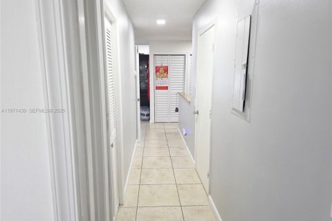 Townhouse in Miramar, Florida 3 bedrooms, 108.7 sq.m. № 2032272 - photo 30