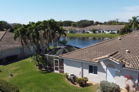 Townhouse in Miramar, Florida 3 bedrooms, 108.7 sq.m. № 2032272 - photo 3