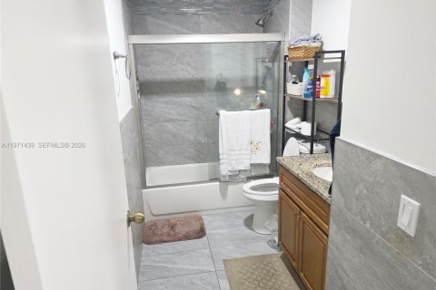 Townhouse in Miramar, Florida 3 bedrooms, 108.7 sq.m. № 2032272 - photo 27