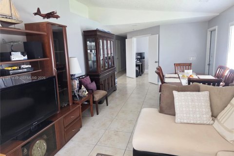 Townhouse in Miramar, Florida 3 bedrooms, 108.7 sq.m. № 2032272 - photo 12