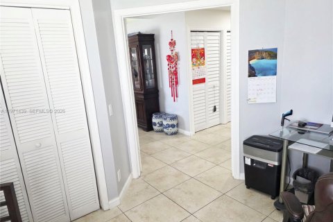 Townhouse in Miramar, Florida 3 bedrooms, 108.7 sq.m. № 2032272 - photo 24