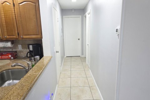 Townhouse in Miramar, Florida 3 bedrooms, 108.7 sq.m. № 2032272 - photo 26