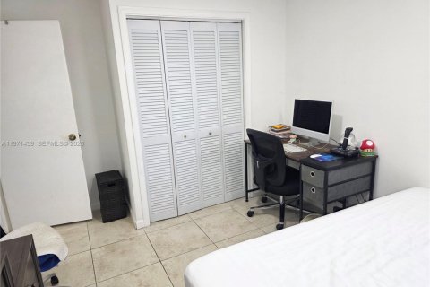 Townhouse in Miramar, Florida 3 bedrooms, 108.7 sq.m. № 2032272 - photo 29