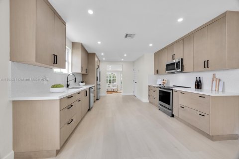 Купить виллу или дом в Корал-Гейблс, Флорида 3 спальни, 169.83м2, № 1954339 - фото 12