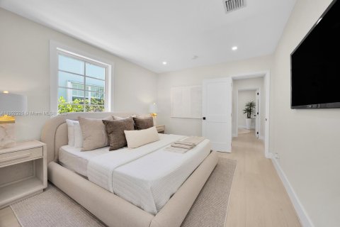 Купить виллу или дом в Корал-Гейблс, Флорида 3 спальни, 169.83м2, № 1954339 - фото 19